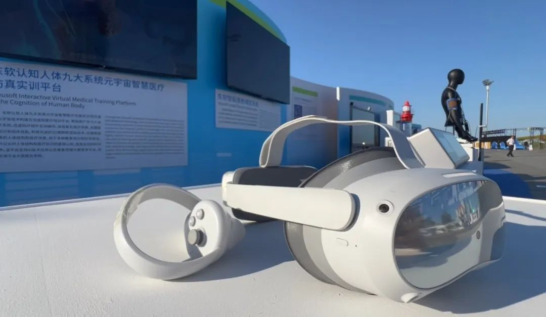 凯发K8天生赢家一触即发教育元宇宙产品亮相2024大连夏季达沃斯论坛